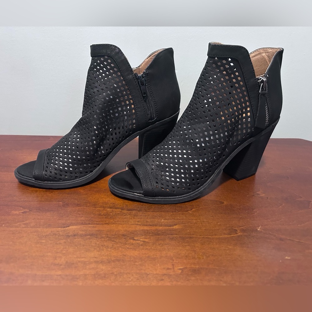 Portland boot Company, black faux leather double zip caged bootie size 8.5 - Picture 2 of 12